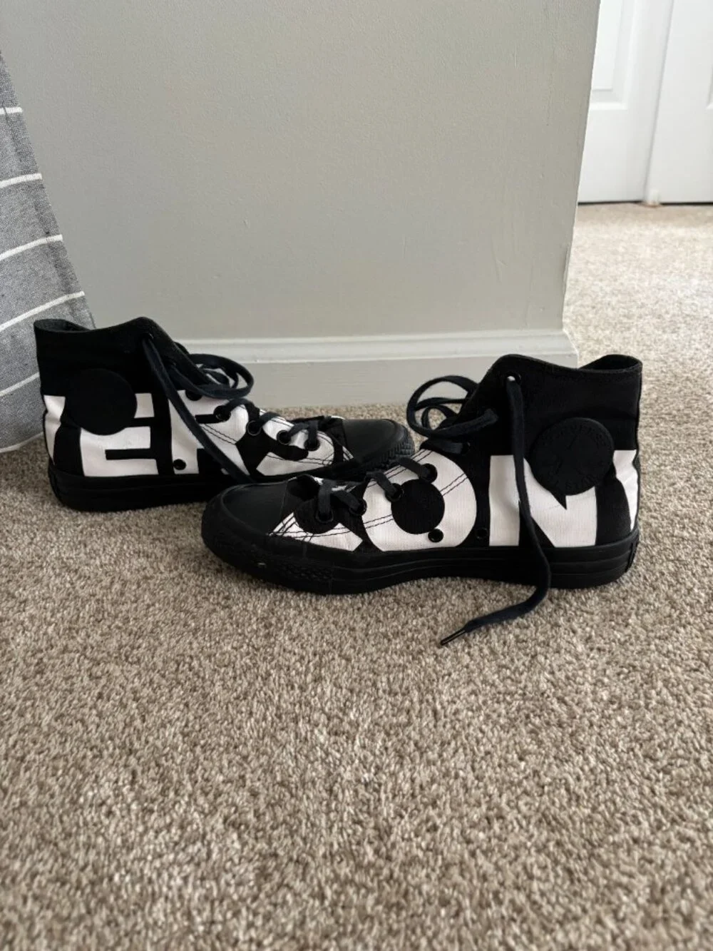 EUC Black LOGO Converse All Star high tops sz 8
